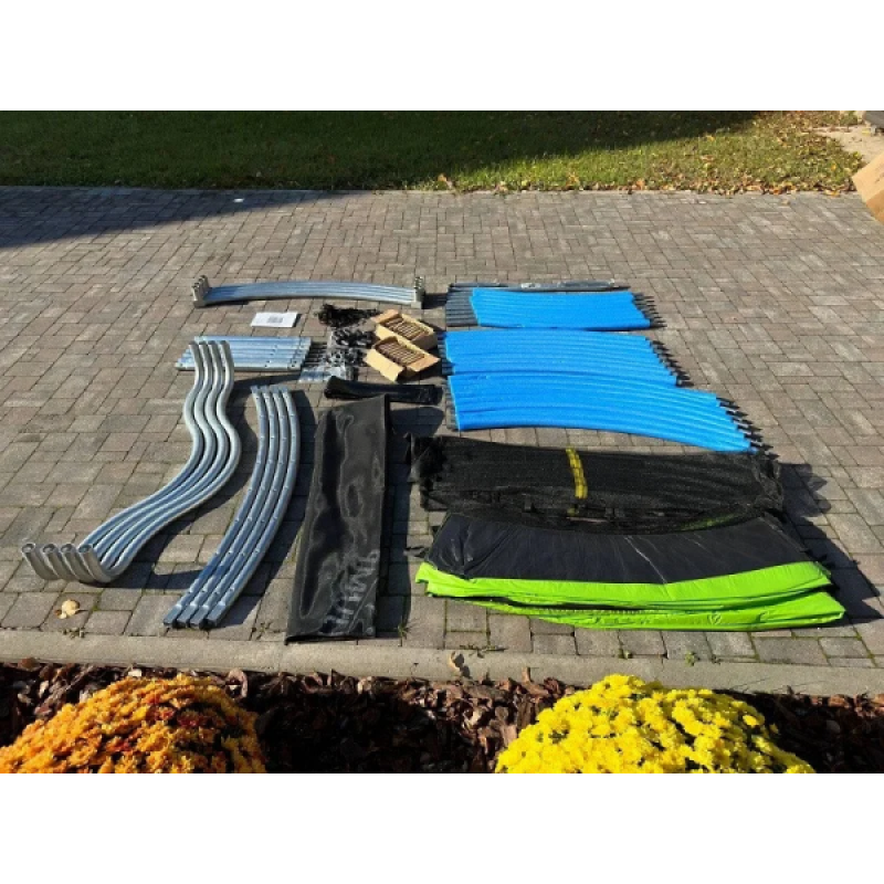 Батут SKYJUMP MASTER green (8FT) с защитной сеткой и лестницей. Диаметр - 252 см. Нагрузка - 150 кг.